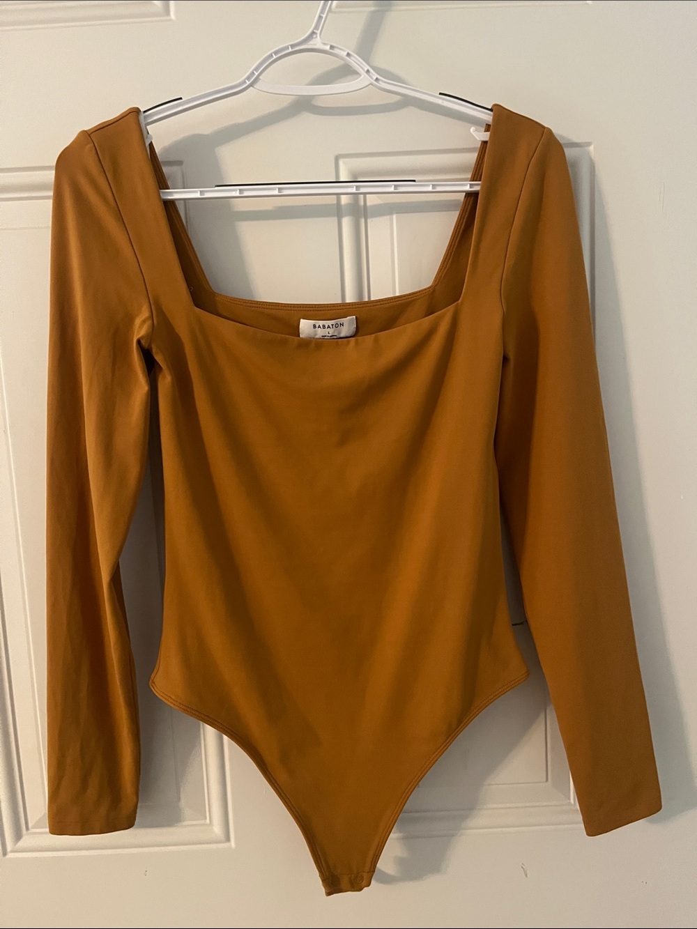 Aritiza Babaton Square-Neck Long Sleeve Bodysuit in Camel Brown